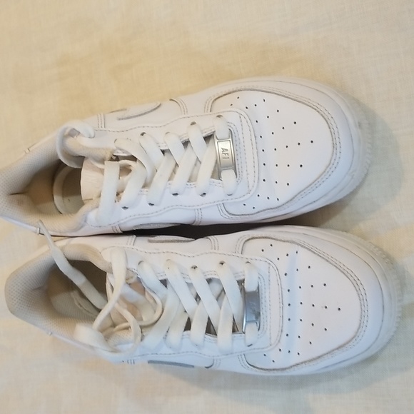 NIKE Air force  in white women size 4 - Picture 2 of 4